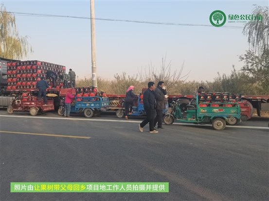 让果树带父母回乡-03